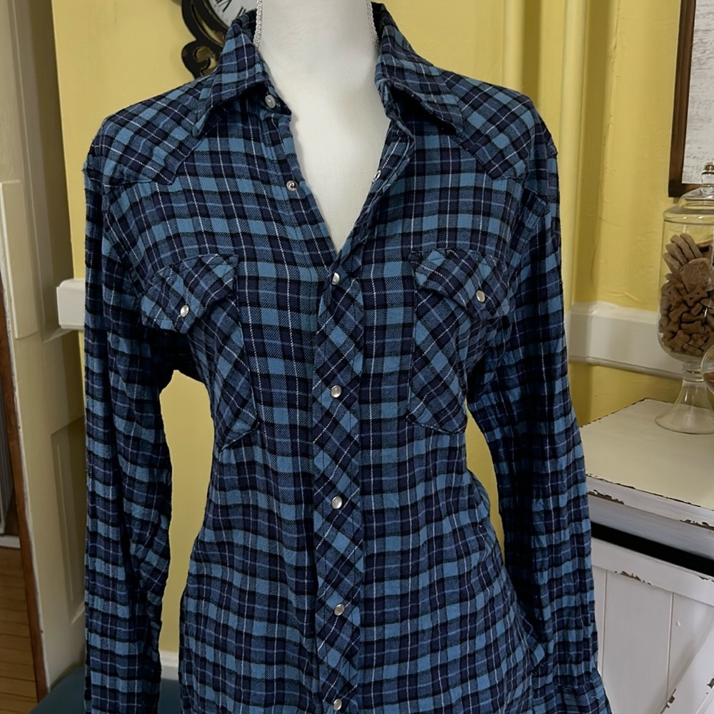Vintage Wrangler Flannel Western Pearl Snap Shirt.  Medium. Style 7509AA.